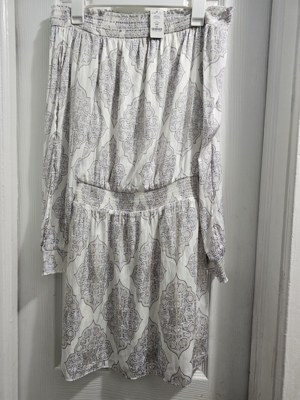 Off-Shoulder White and Light Gray Printed Women's Dress Size Xs - Picture 5 of 8
